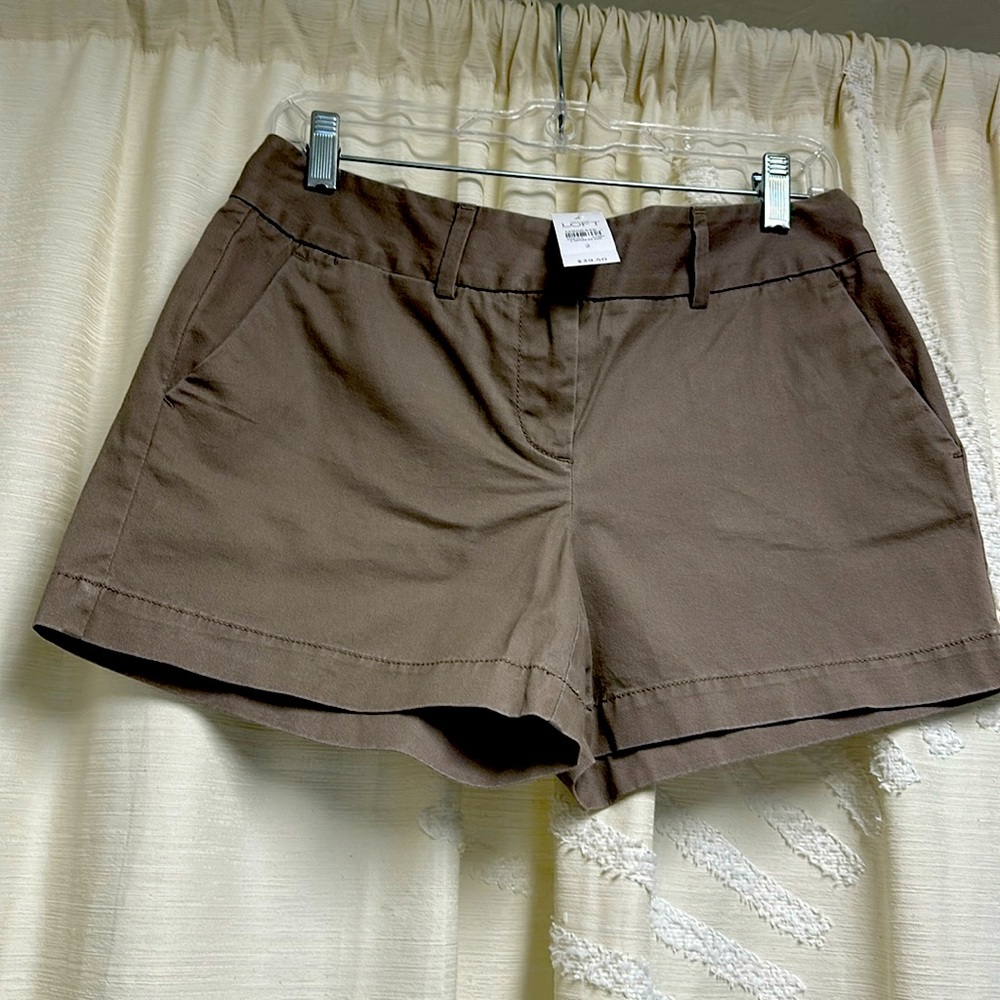 NWT Loft size 2 Dark khaki 4” shorts
